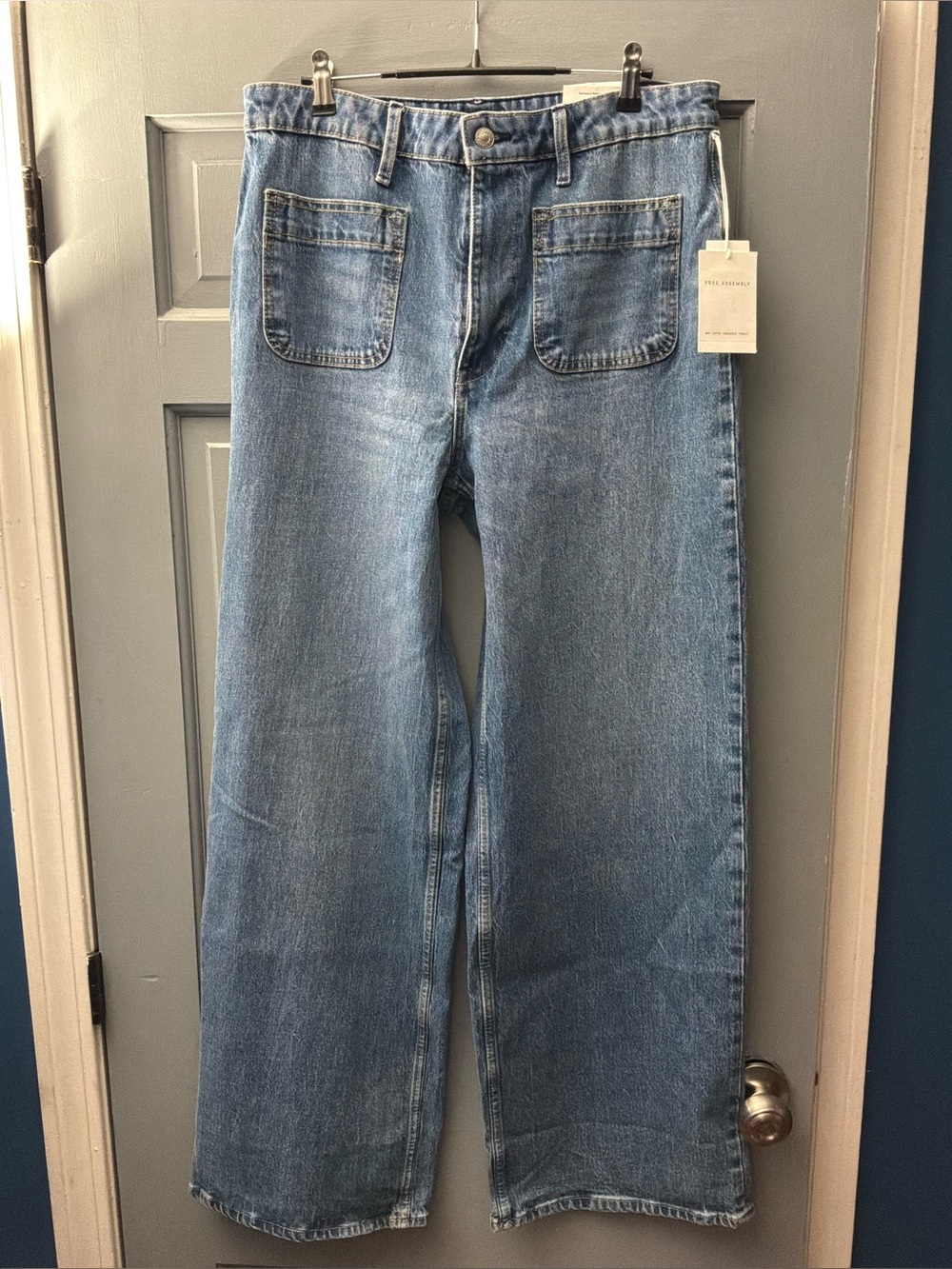 High-Rise Relaxed Wide-Leg Jeans in Faded Blue